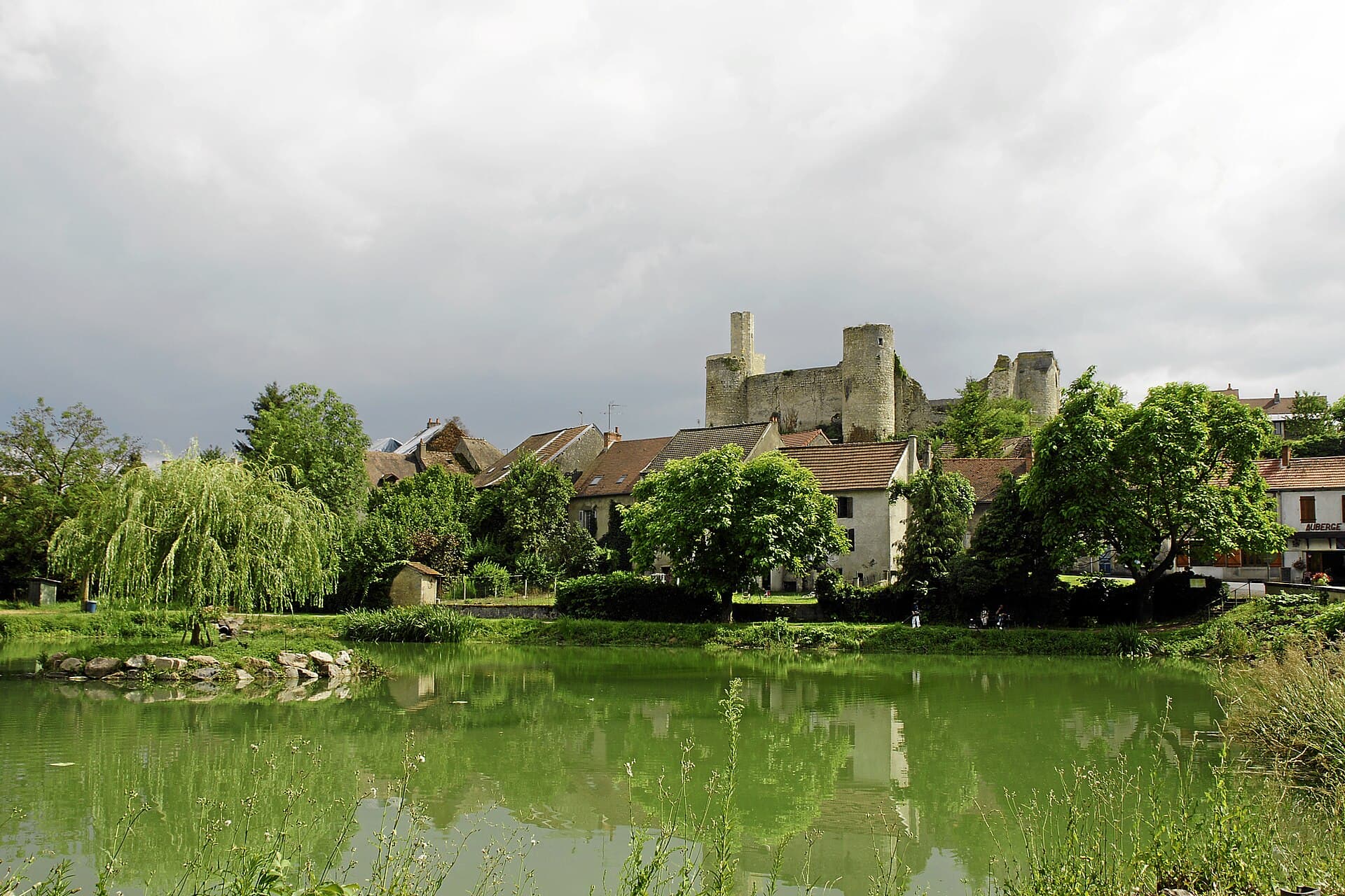 Château de Billy — château à Billy, Allier, vue de nuit, classé mh