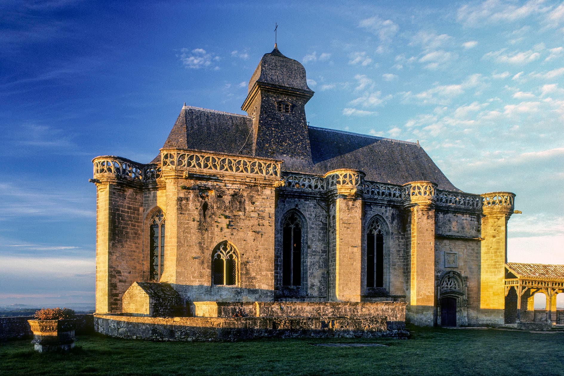 Château de Biron — château à Biron, Dordogne, façade, classé mh
