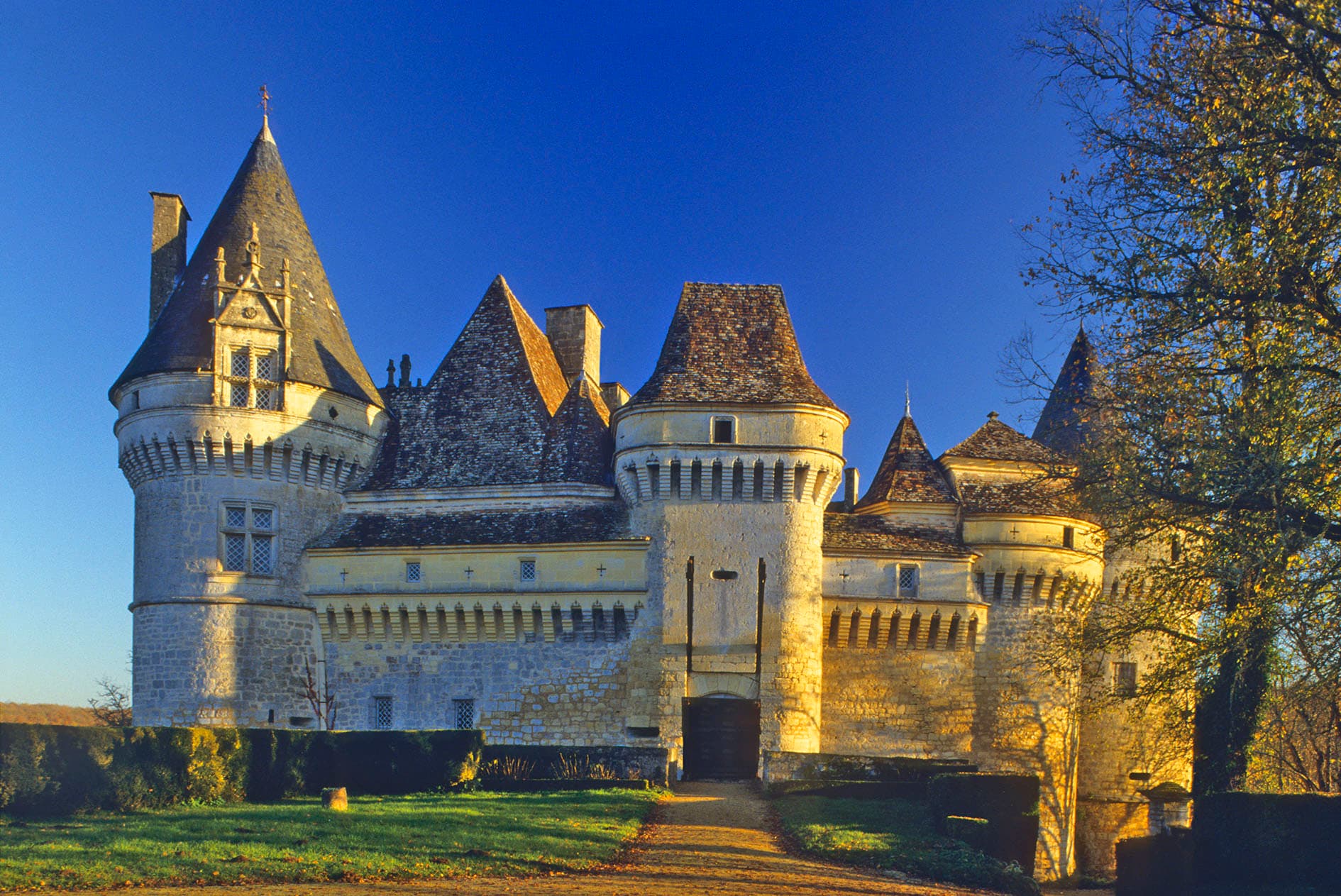 Château de Biron — château à Biron, Dordogne, vue de nuit, classé mh
