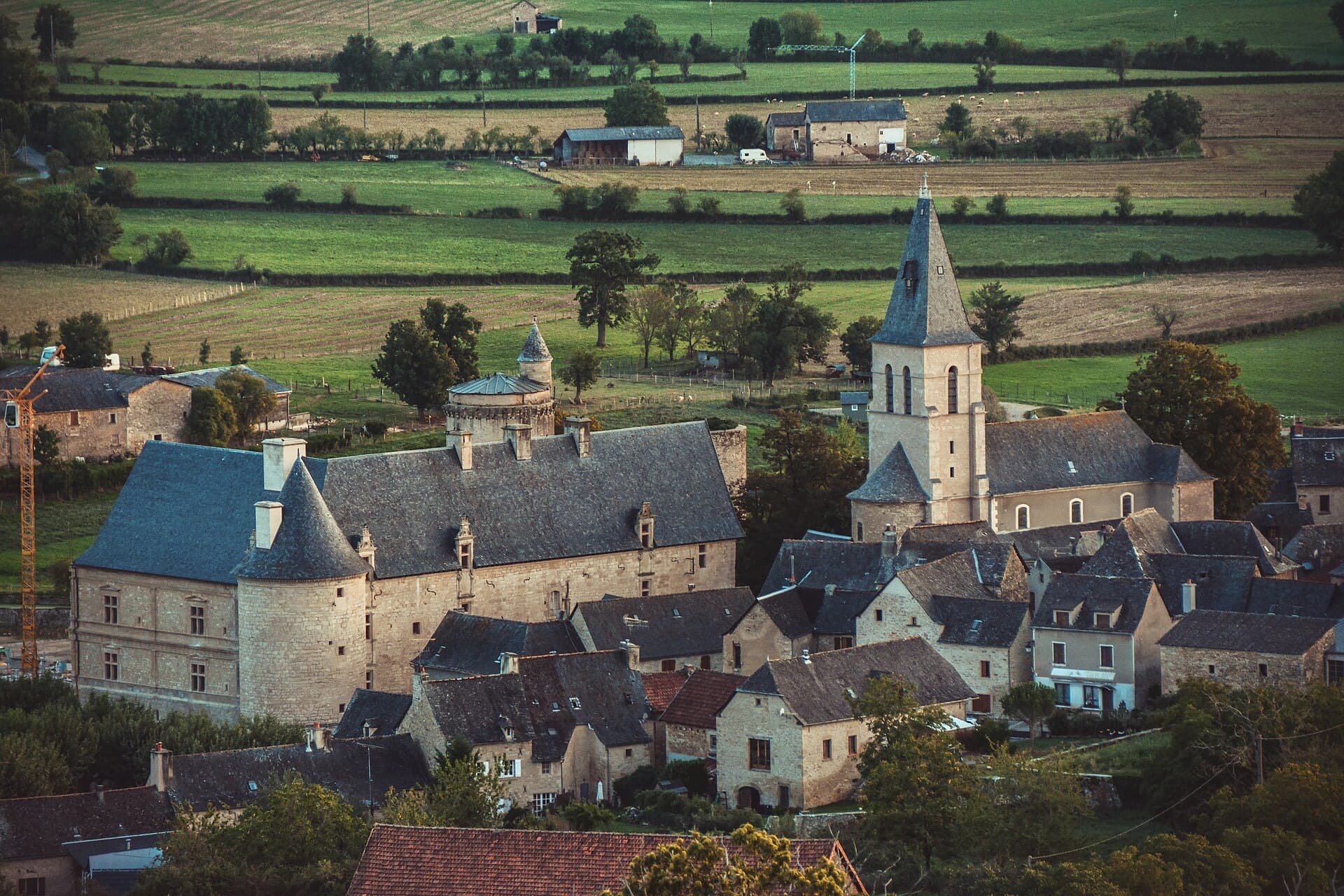 Château de Bournazel — château à Bournazel, Aveyron, façade, classé mh