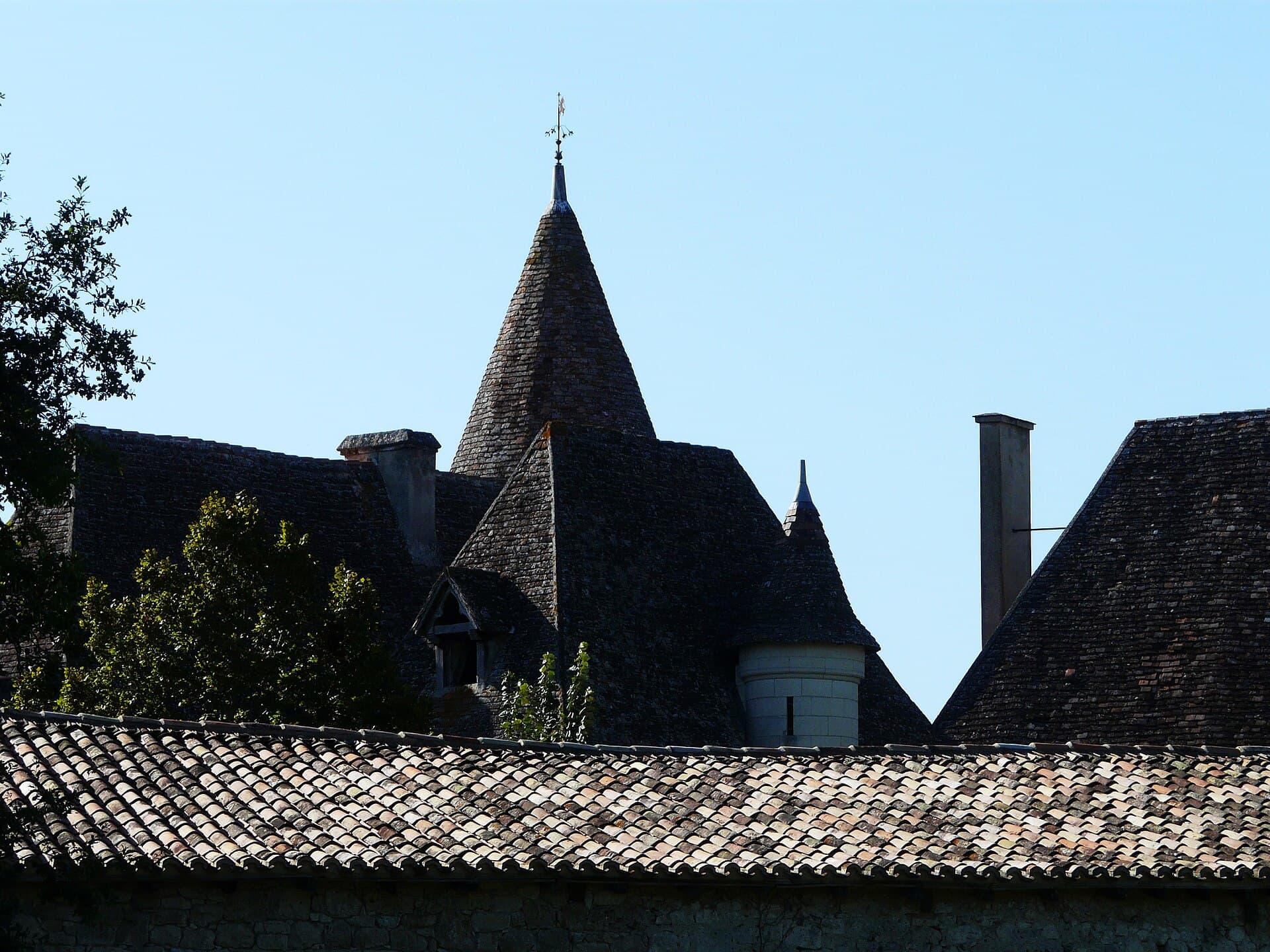 Château de Bridoire — château à Ribagnac, Dordogne, vue de nuit, classé mh