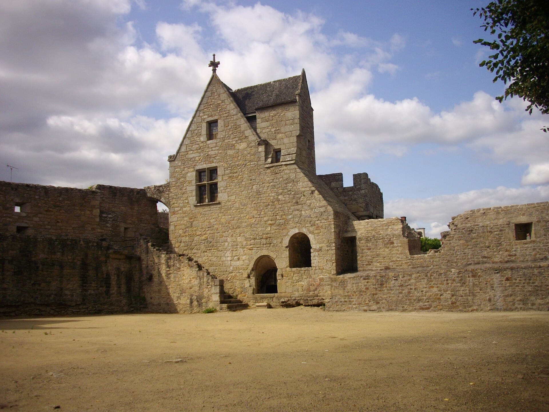 Château de Clisson — château à Clisson, Loire-Atlantique, vue de nuit, classé mh