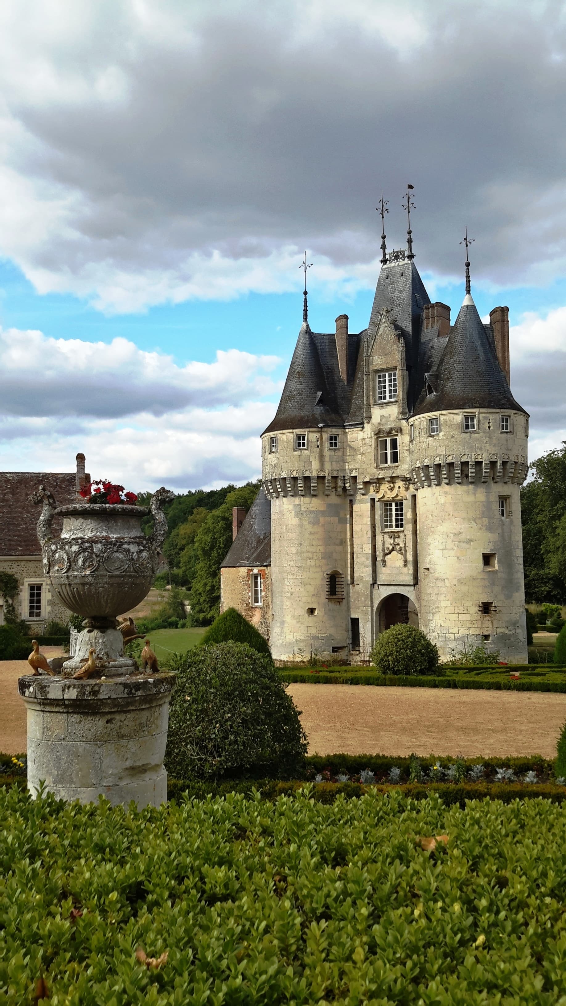 Château de Frazé — château à Frazé, Eure-et-Loir, vue de nuit, classé mh