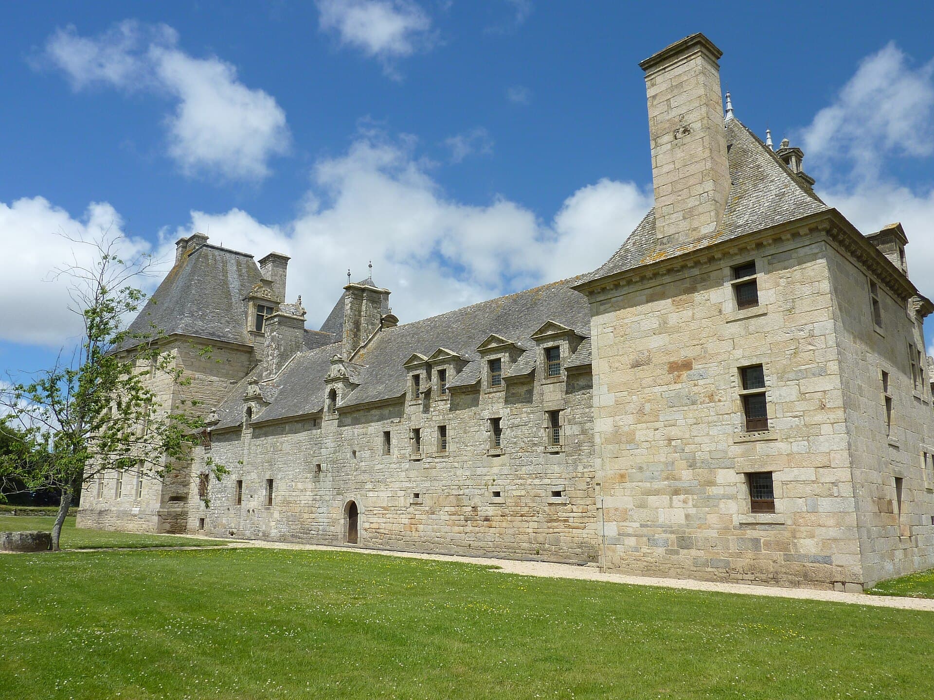 Château de Kerjean — château à Saint-Vougay, Finistère, façade, classé mh