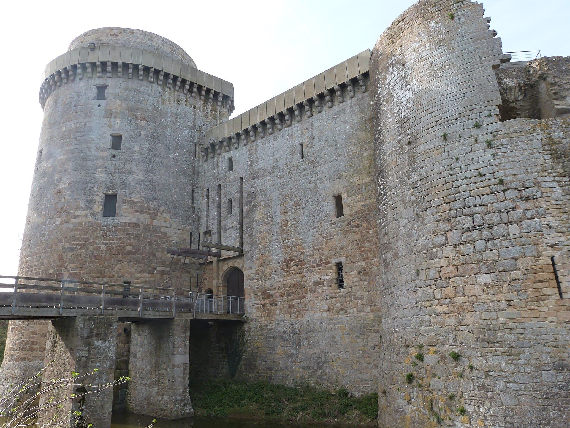 Château de la Hunaudaye — château à Plédéliac, Côtes-d'Armor, façade, classé mh