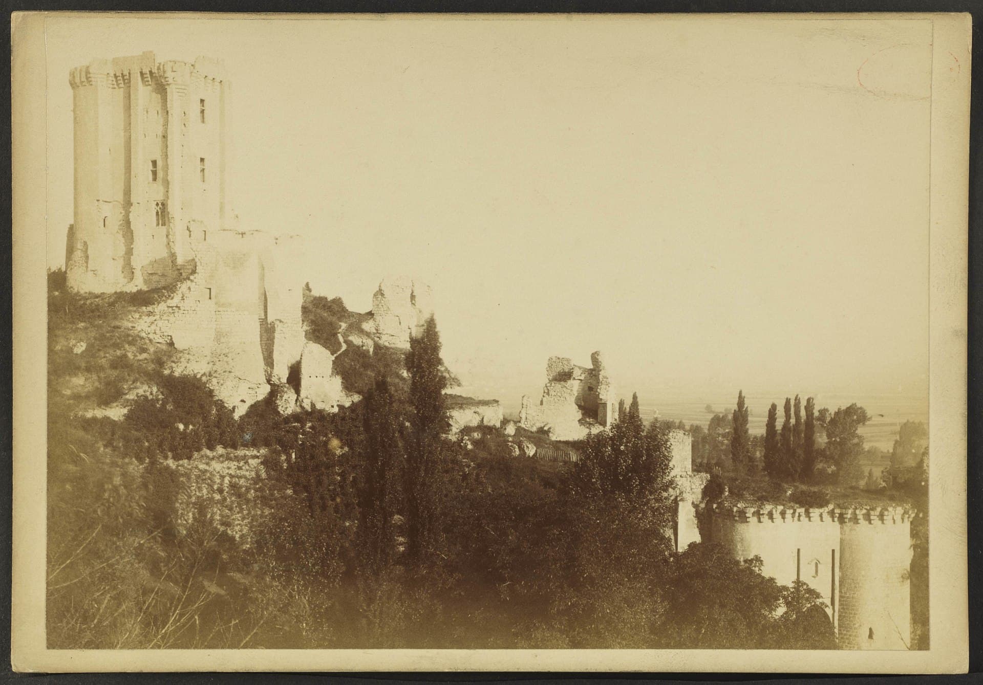 Château de Lavardin — château à Lavardin, Loir-et-Cher, classé mh