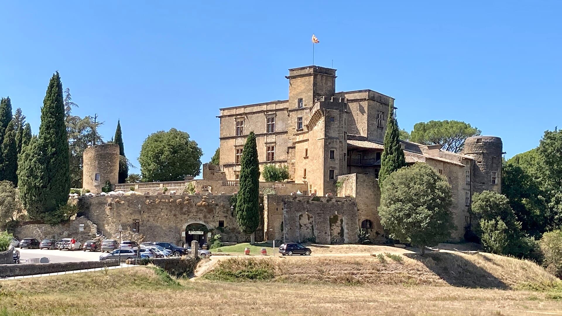 Château de Lourmarin — château à Lourmarin, Vaucluse, façade, classé mh