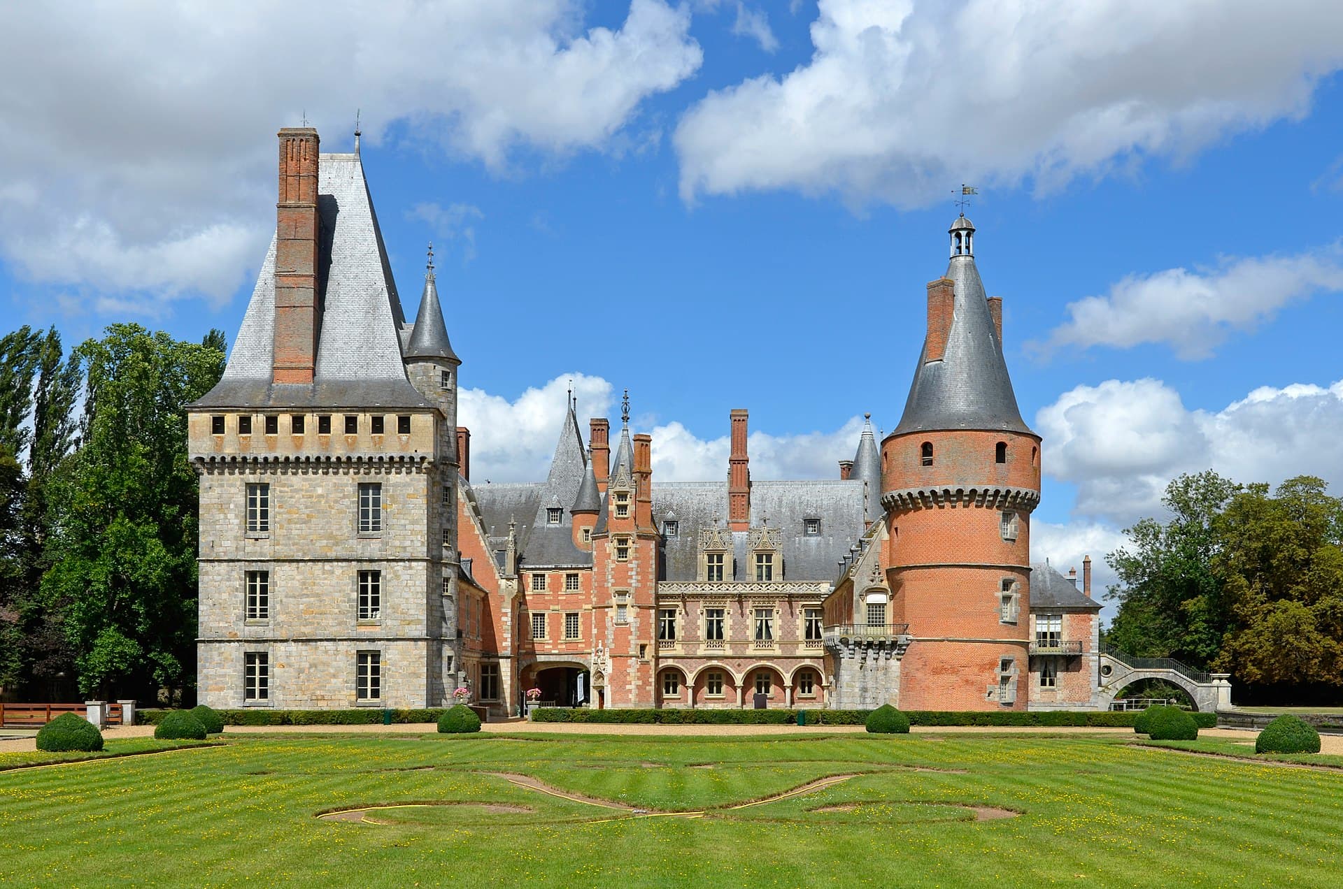 Château de Maintenon — château à Maintenon, Eure-et-Loir, vue de nuit, classé mh
