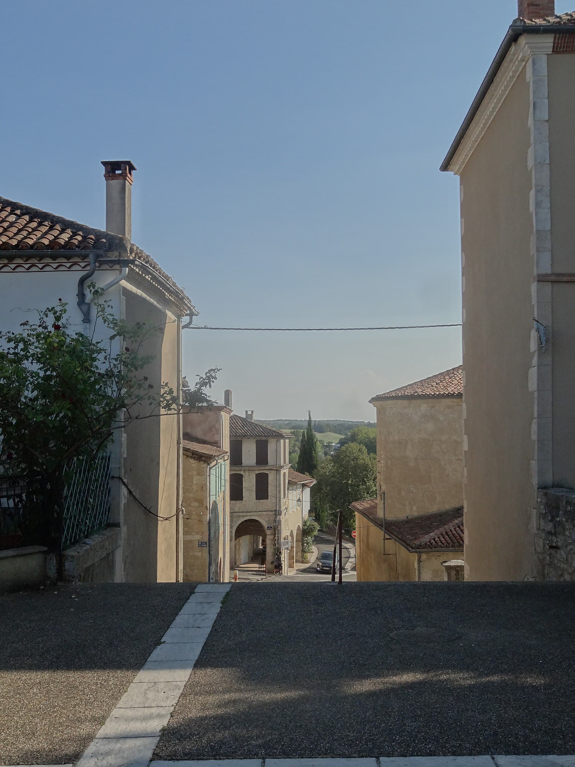 Château de Mauvezin — château à Mauvezin, Gers, façade, classé mh