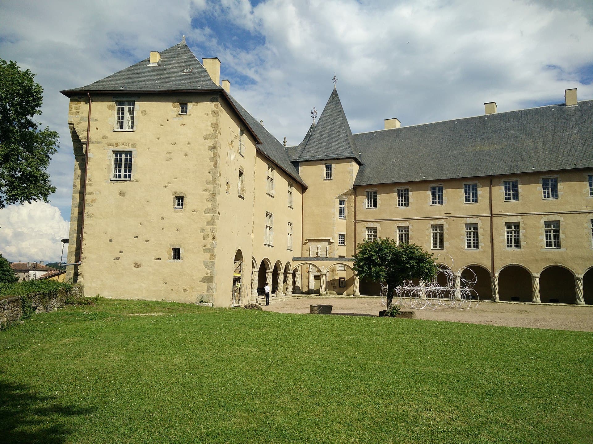 Château de Rochechouart — château à Rochechouart, Haute-Vienne, classé mh