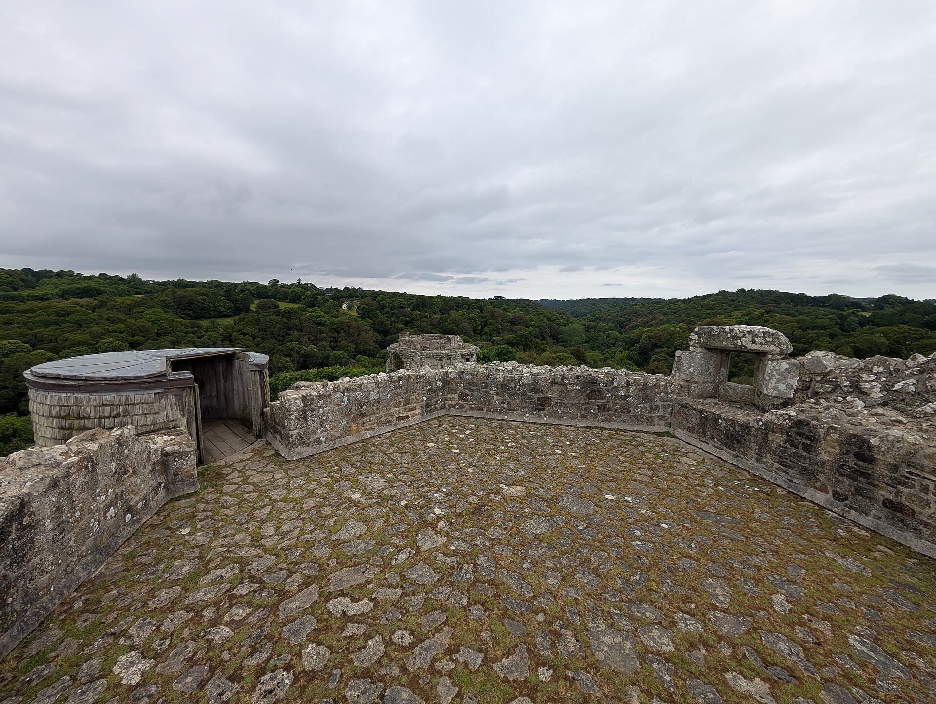 Château de Tonquédec — château à Tonquédec, Côtes-d'Armor, façade, classé mh
