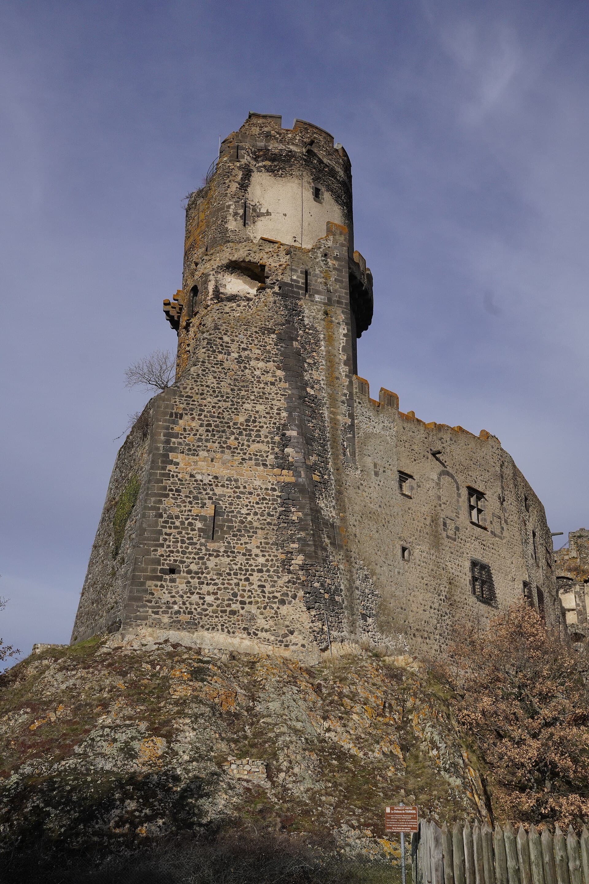 Château de Tournoel — château à Volvic, Puy-de-Dôme, façade, classé mh