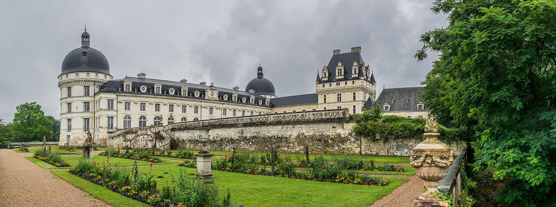 Château de Valencay — château à Valençay, Indre, vue de nuit, classé mh