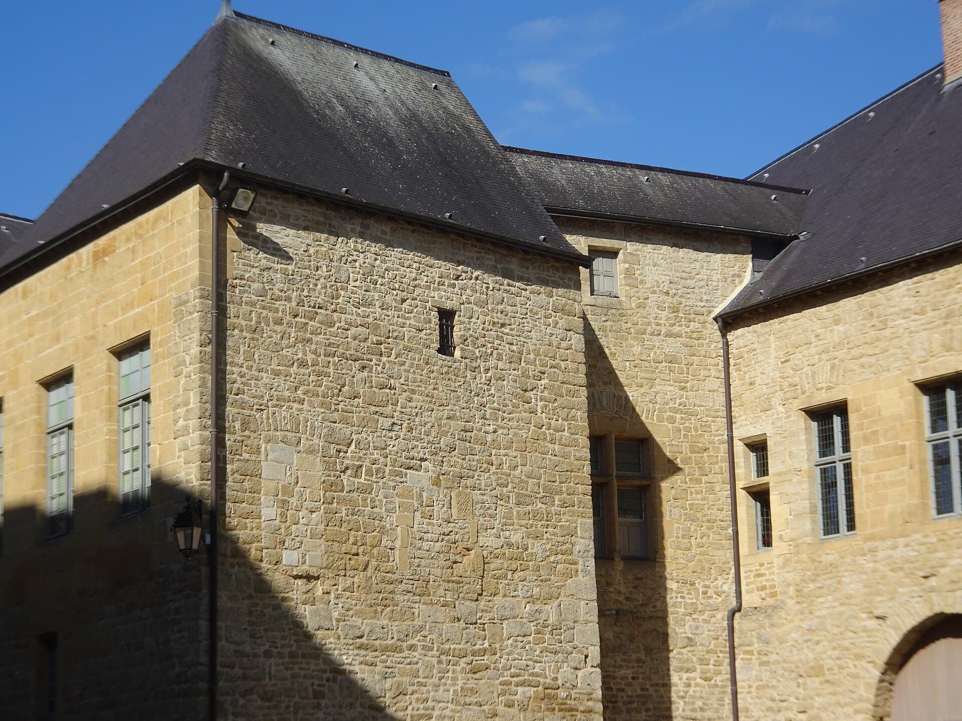 Château fort de Sedan — château à Sedan, Ardennes, vue de nuit, classé mh