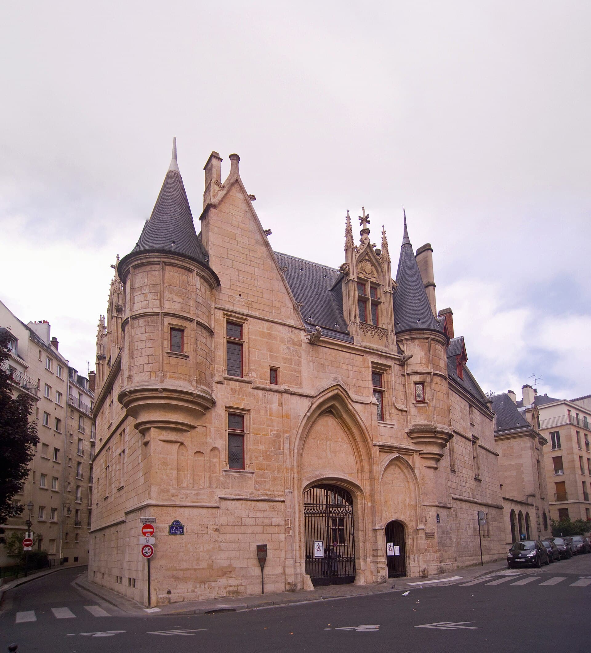 Hôtel de Sens — architecture civile à Paris (4e), Paris, vue de nuit, classé mh