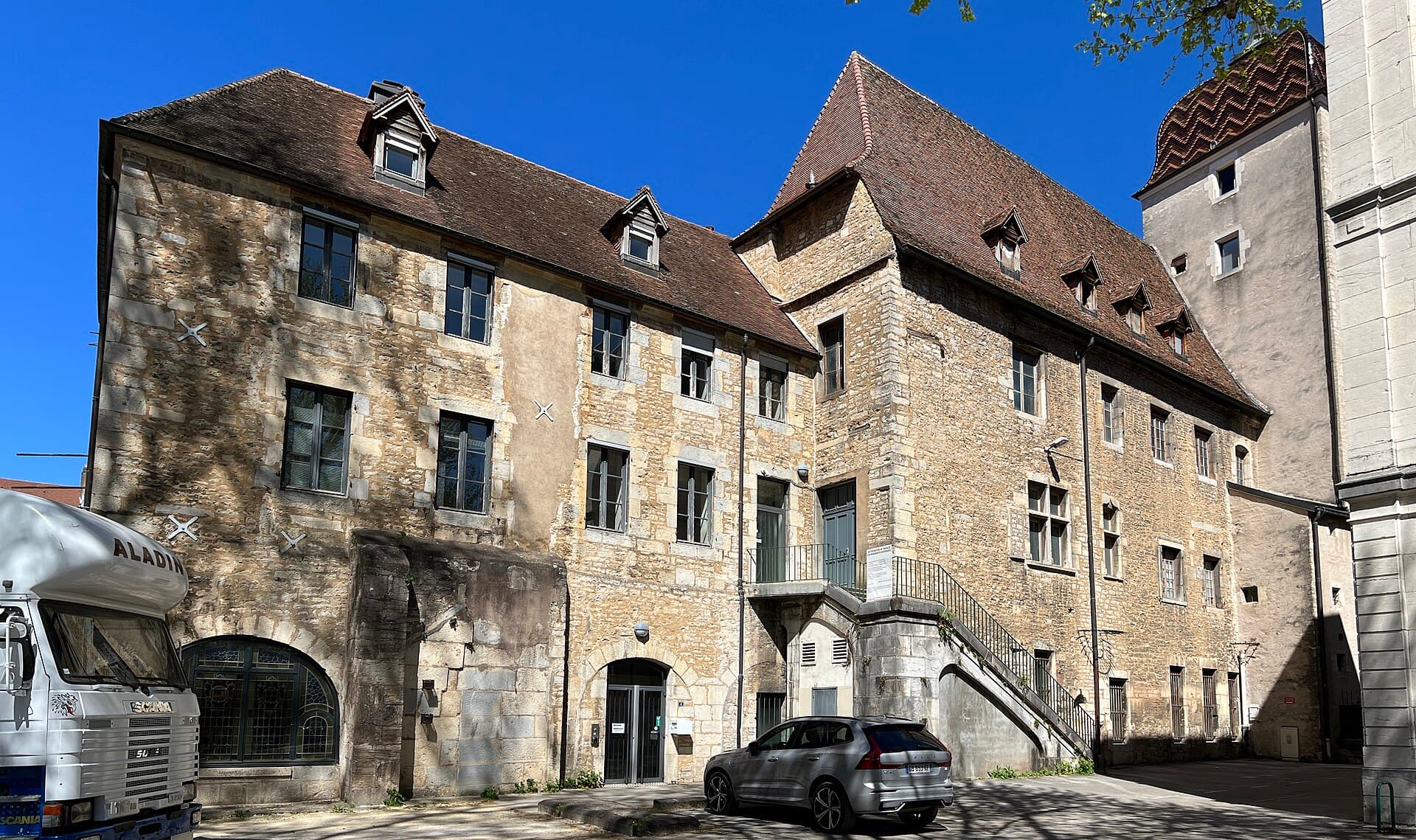 Palais Granvelle (Besançon) — château à Besançon, Doubs, vue de nuit, classé mh