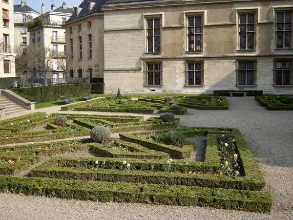 Jardin de l'hôtel de Sens