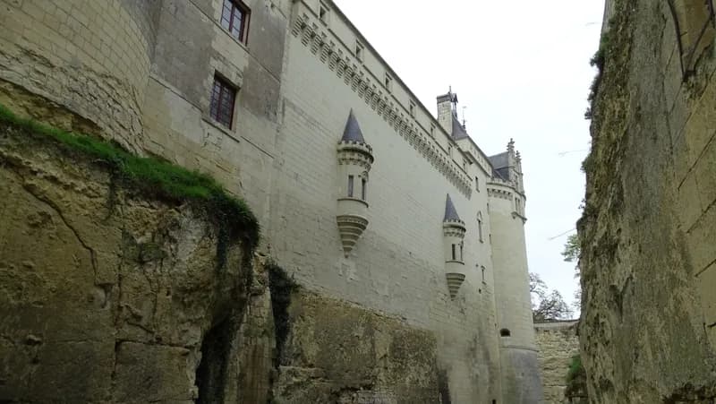 Château de Brézé — château à Brézé, Maine-et-Loire, classé mh