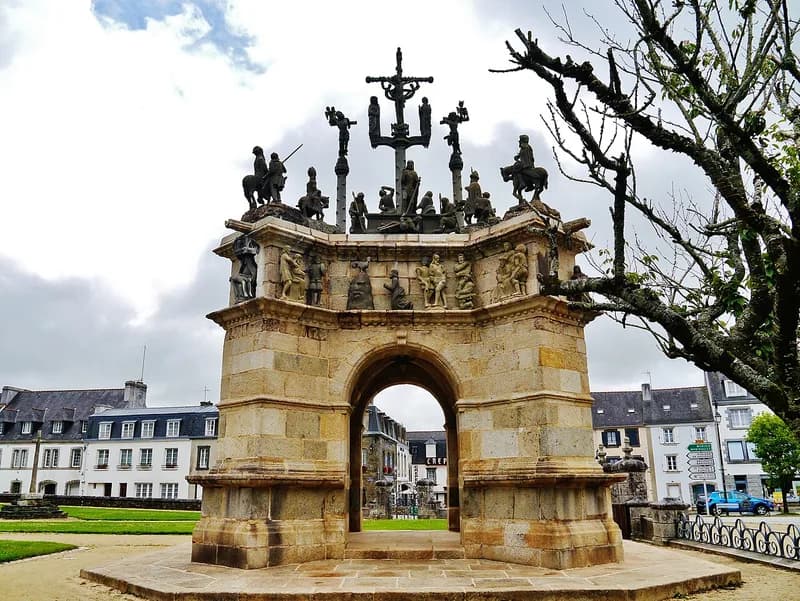 Calvaire monumental de Sainte-Marie-du-Ménez-Hom