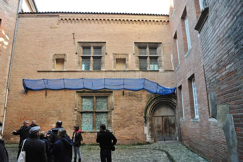 Façade et cour sculptées Renaissance