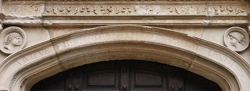 Façade et cour Renaissance