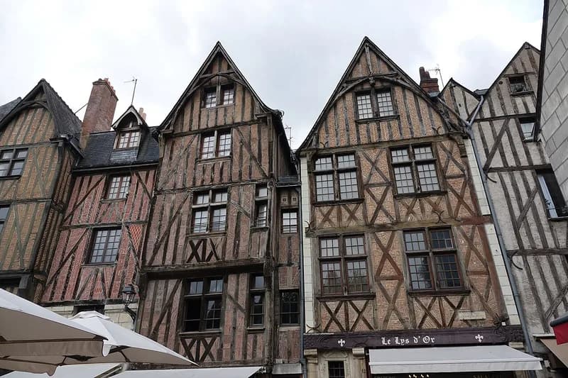 Maisons à pans de bois sculptés