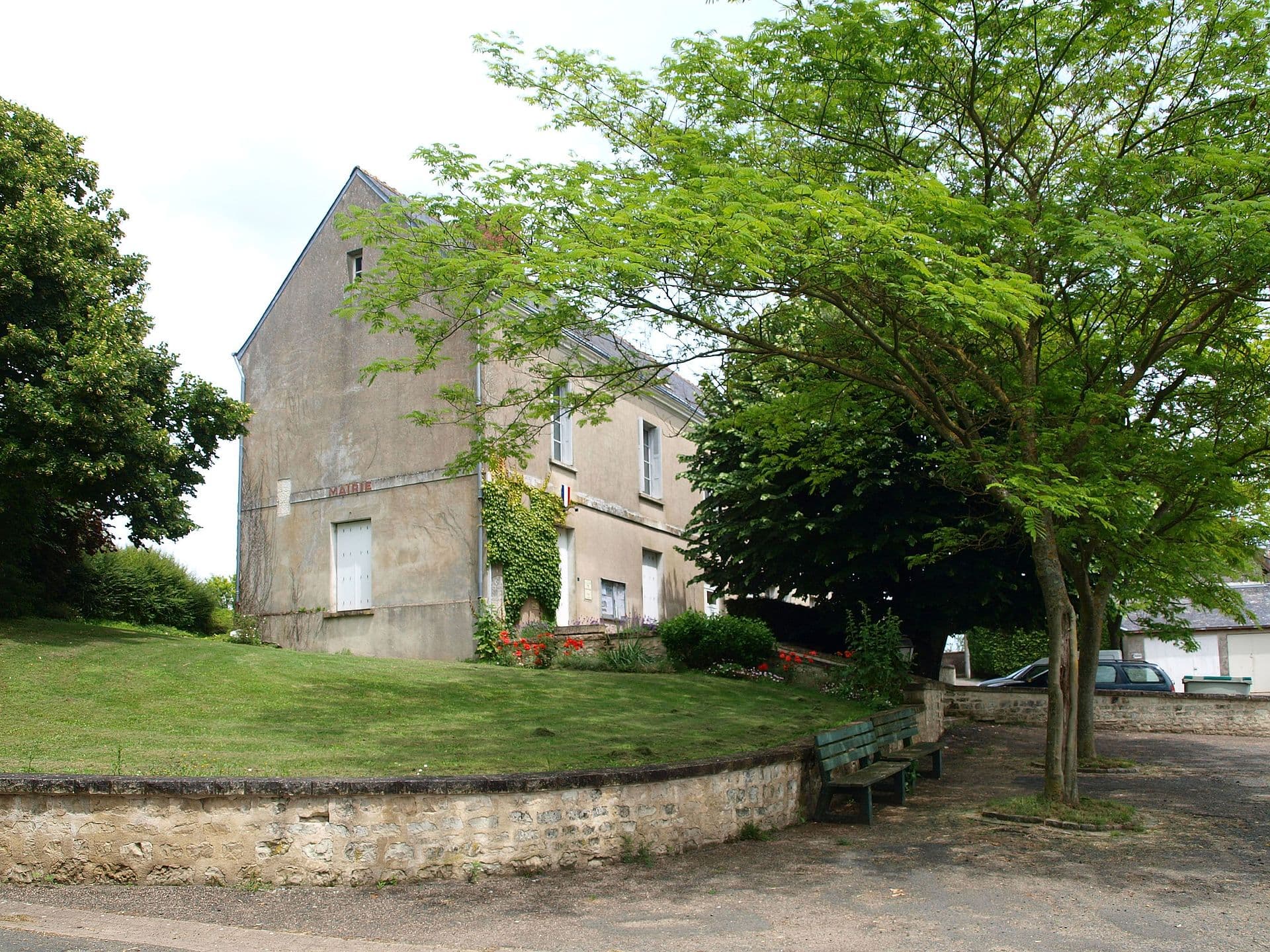 Château de Crissay-sur-Manse (Crissay-sur-Manse) Château de Crissay-sur-Manse — château à Crissay-sur-Manse, Indre-et-Loire, vue de nuit, inscrit mh