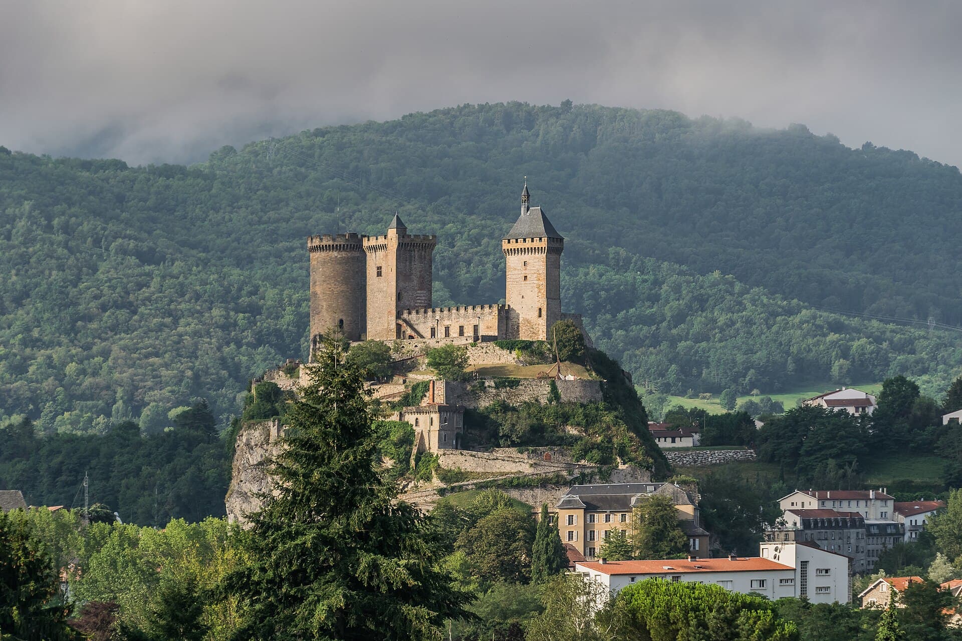 Château de Foix (Foix) Château de Foix — château à Foix, Ariège, intérieur, classé mh