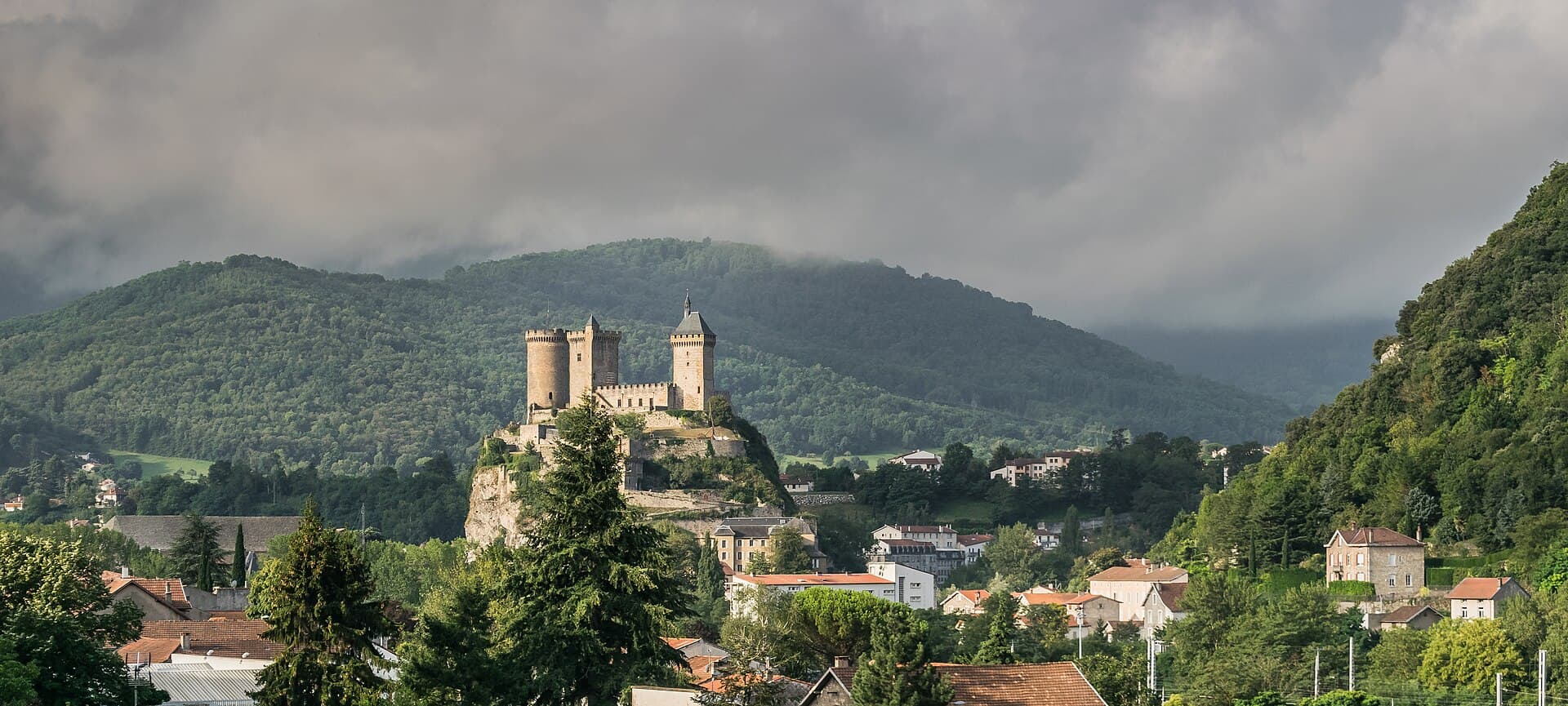 Château de Foix (Foix) Château de Foix — château à Foix, Ariège, vue de nuit, classé mh