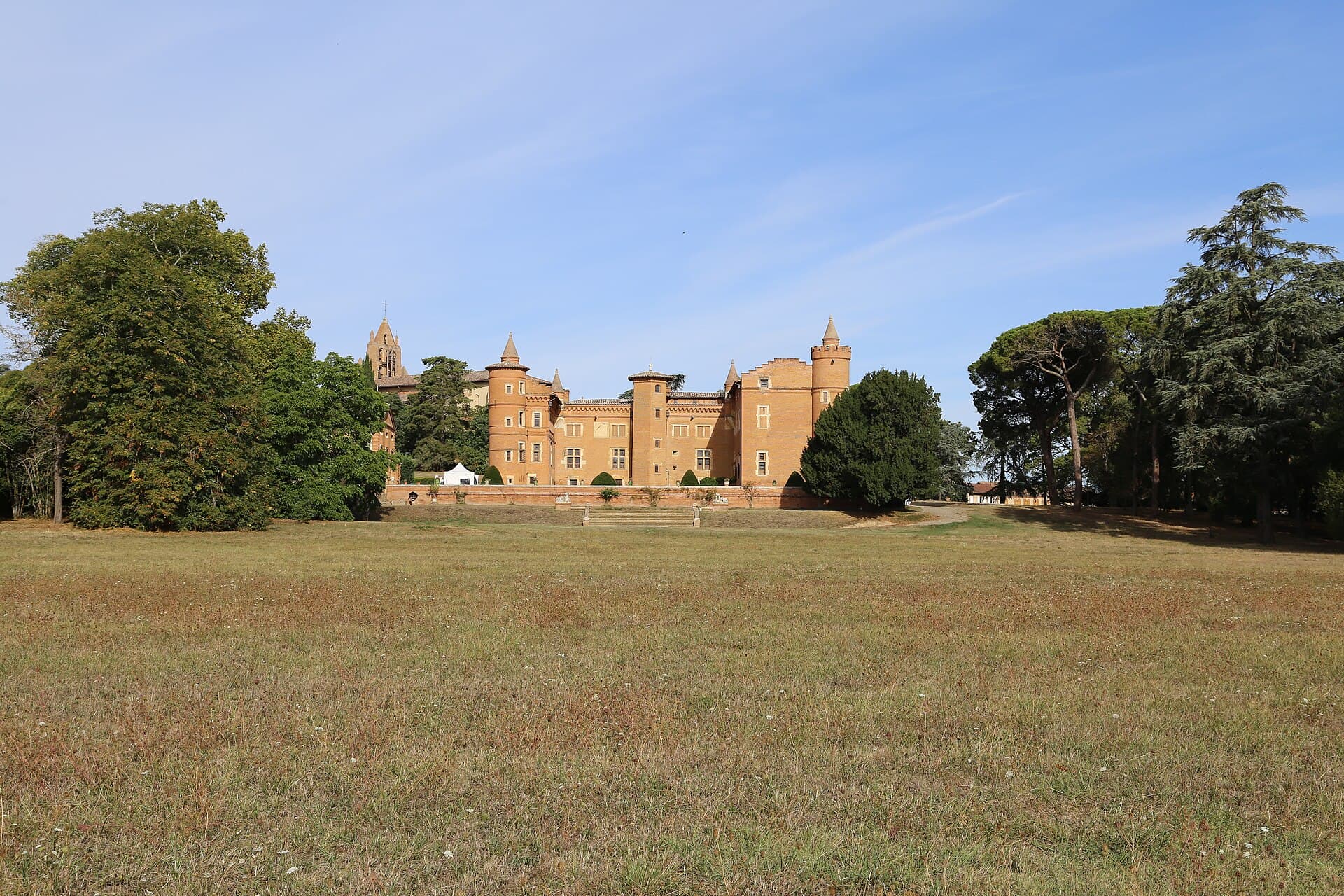 Château de Pibrac (Pibrac) Château de Pibrac — château à Pibrac, Haute-Garonne, intérieur, classé mh