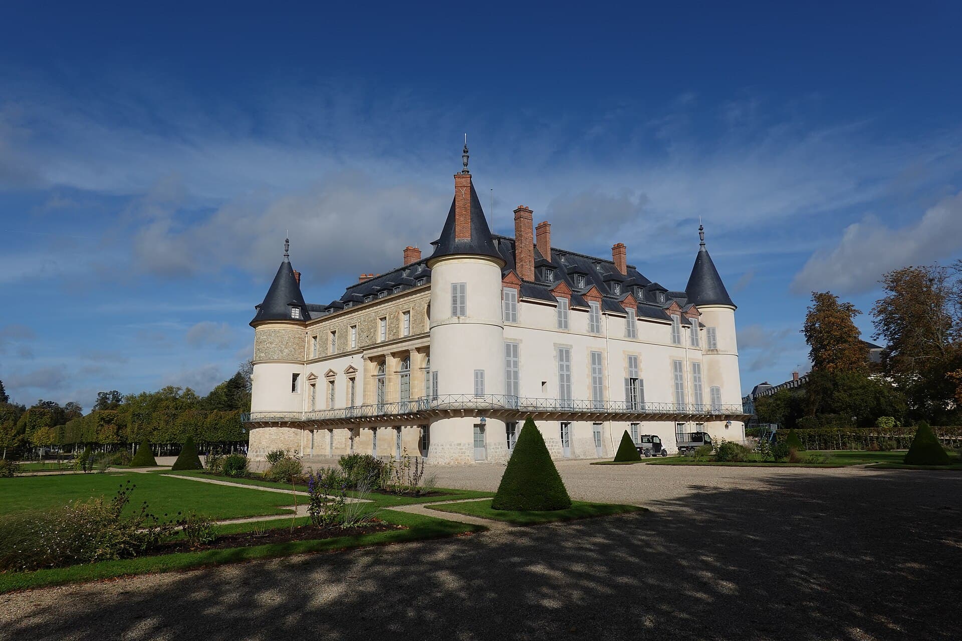 Château de Rambouillet – logis (Rambouillet) Château de Rambouillet – logis — château à Rambouillet, Yvelines, vue de nuit, classé mh