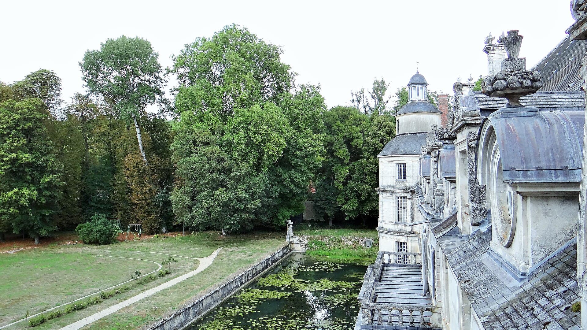 Château de Tanlay (Tanlay) Château de Tanlay — château à Tanlay, Yonne, vue de nuit, classé mh