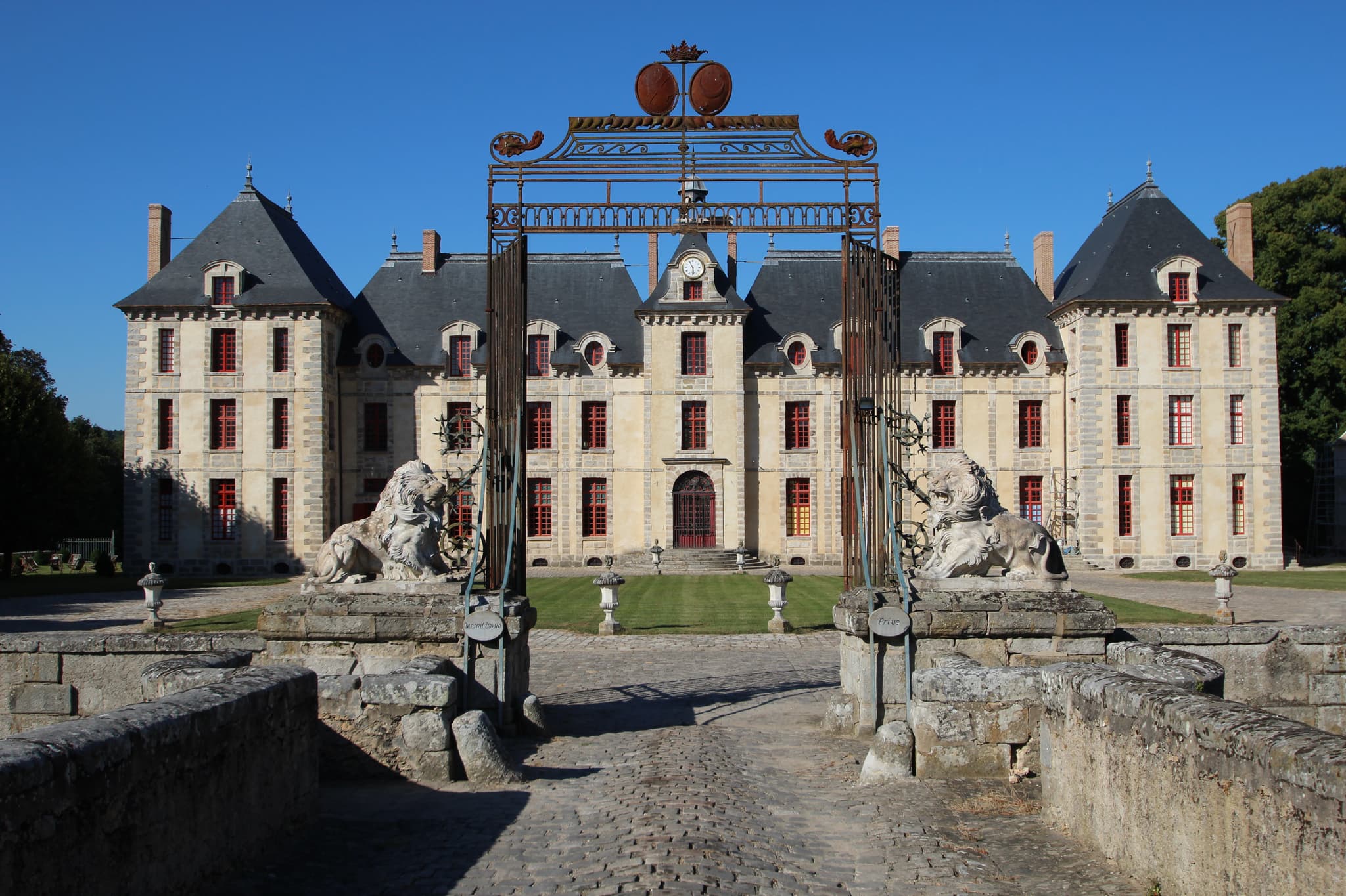 Château du Mesnil-Voisin (également sur communes de Janville-sur-Juine et Lardy)