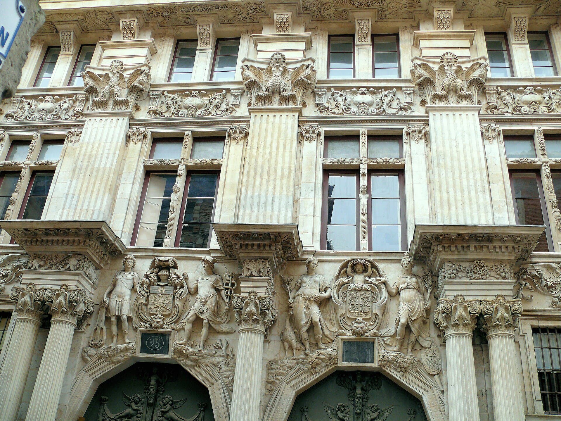 Hôtel de Bagis (Toulouse) (Toulouse) Hôtel de Bagis (Toulouse) — architecture civile à Toulouse, Haute-Garonne, façade, classé mh