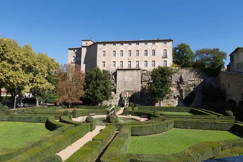 Château d'Entrecasteaux — château à Entrecasteaux, Var, classé mh