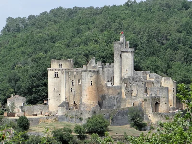 Château de Bonaguil (Saint-Front-sur-Lémance) Château de Bonaguil — château à Saint-Front-sur-Lémance, Lot-et-Garonne, classé mh