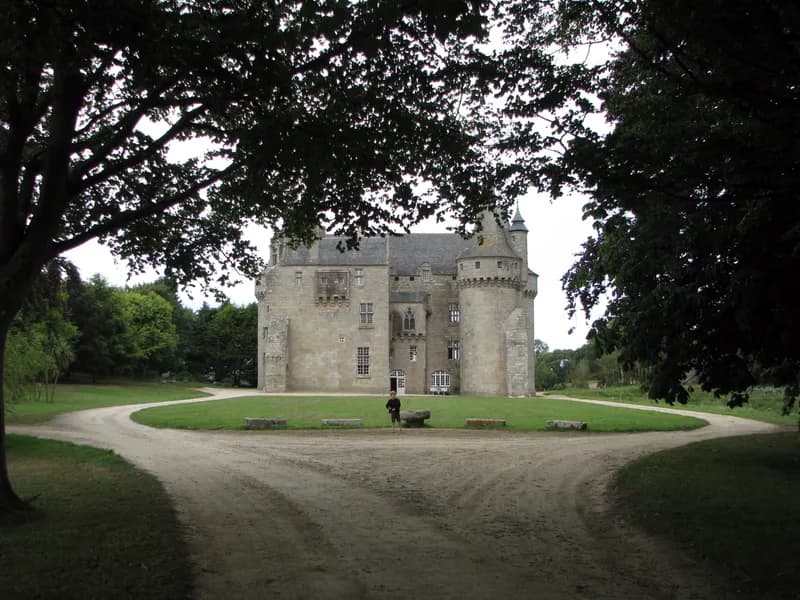 Château de Kerouzéré — château à Sibiril, Finistère, classé mh