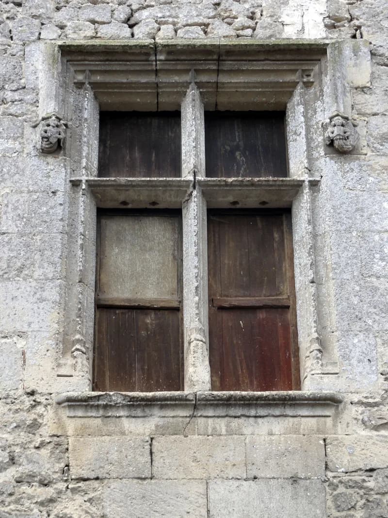 Manoir (ancien) — château à Nesles-la-Vallée, Val-d'Oise, inscrit mh