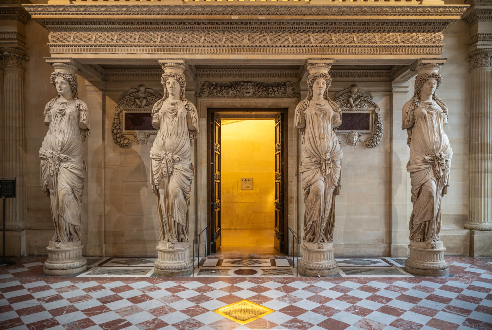 Cariatides de la Salle des Caryatides du Louvre