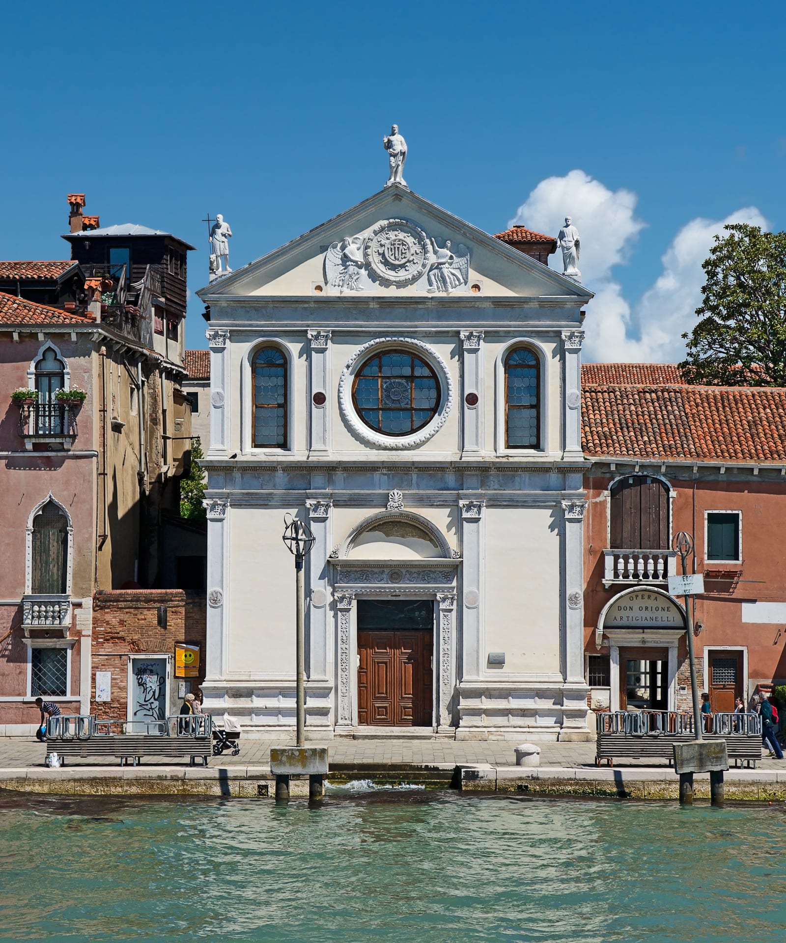 Façade Renaissance de l'église Santa Maria della Visitazione sur les Zattere à Venise