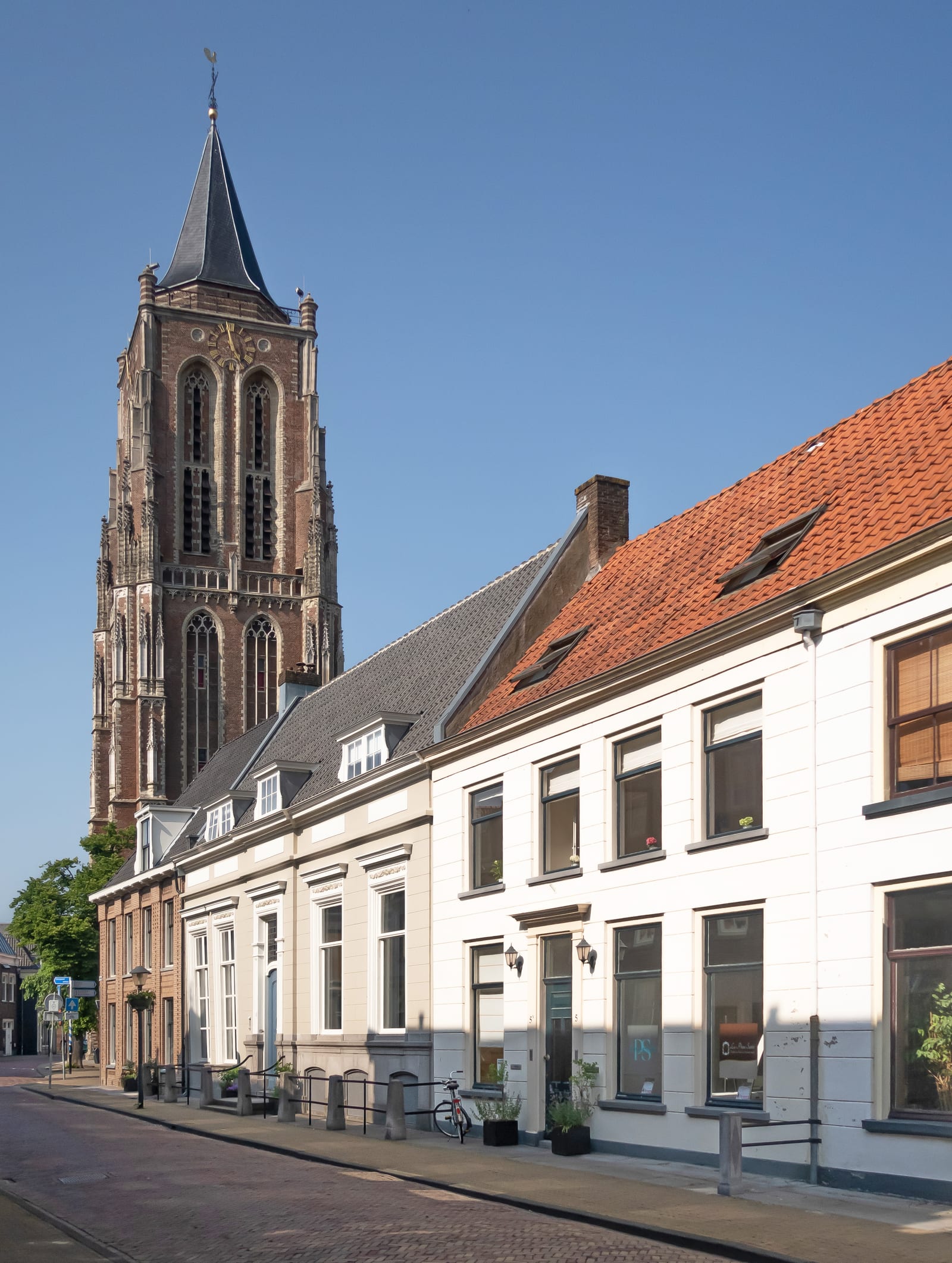 La Grote Kerk et sa tour penchée à Gorinchem