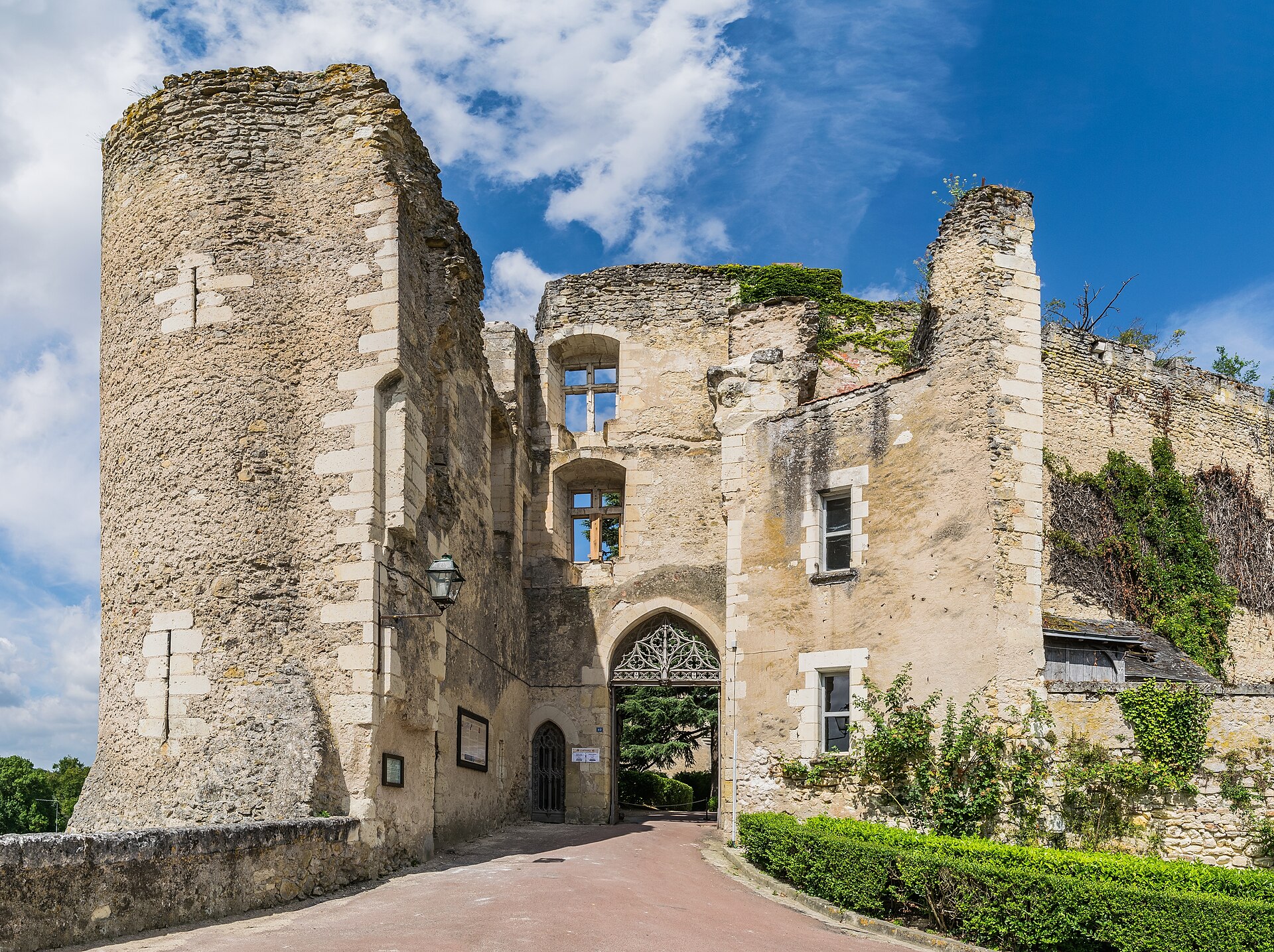 Château de Montrésor — château à Montrésor, Indre-et-Loire, classé mh