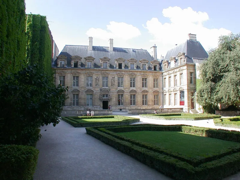 Jardin de l'hôtel de Sully
