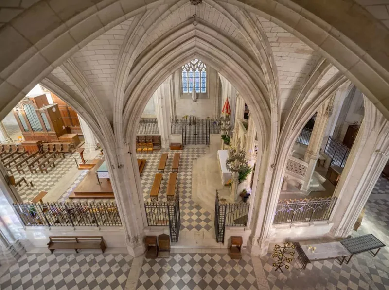 Basilique Notre-Dame de Cléry-Saint-André — édifice religieux à Cléry-Saint-André (45), monument historique (Classé MH) — vue 2
