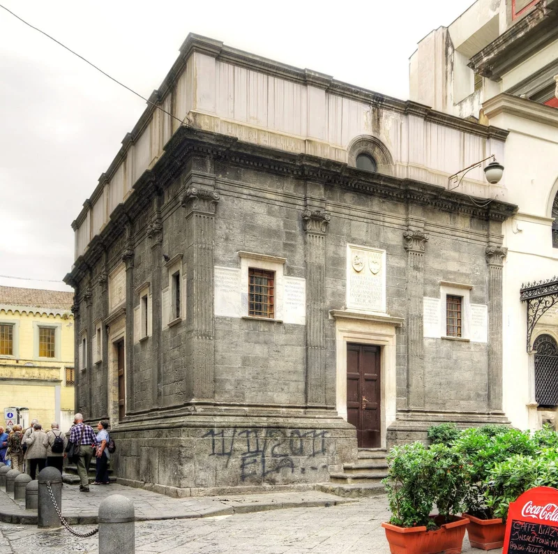 Façade de La Chapelle Pontano à Naples