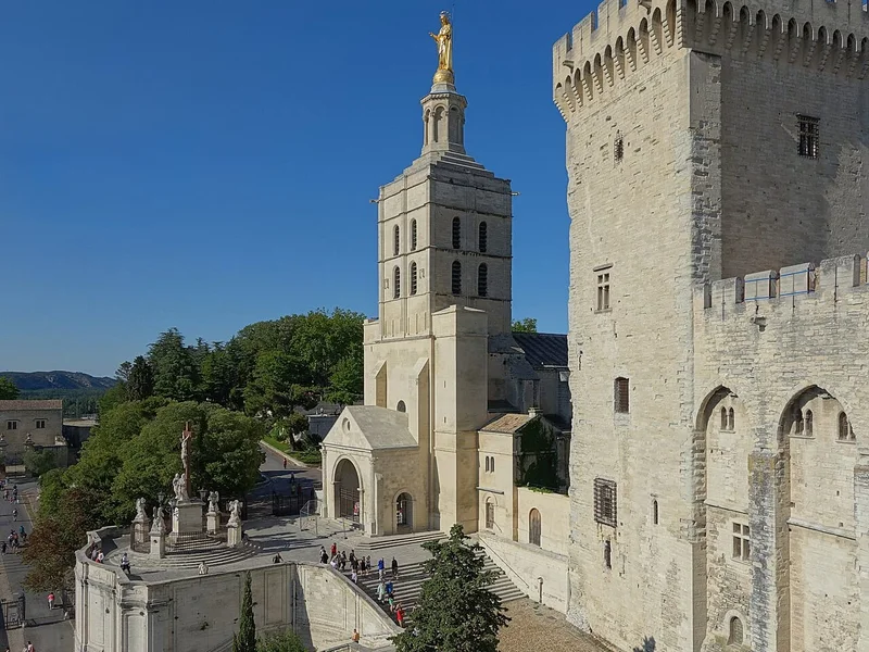Cathédrale Notre-Dame-des-Doms d'Avignon — édifice religieux à Avignon (84), monument historique (Classé MH) — vue 2