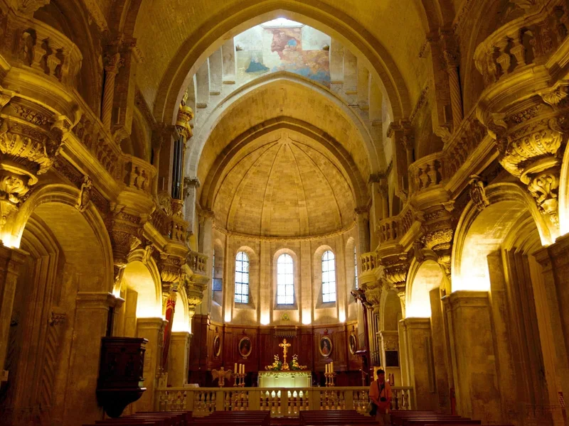 Cathédrale Notre-Dame-des-Doms d'Avignon — édifice religieux à Avignon (84), monument historique (Classé MH) — vue 3