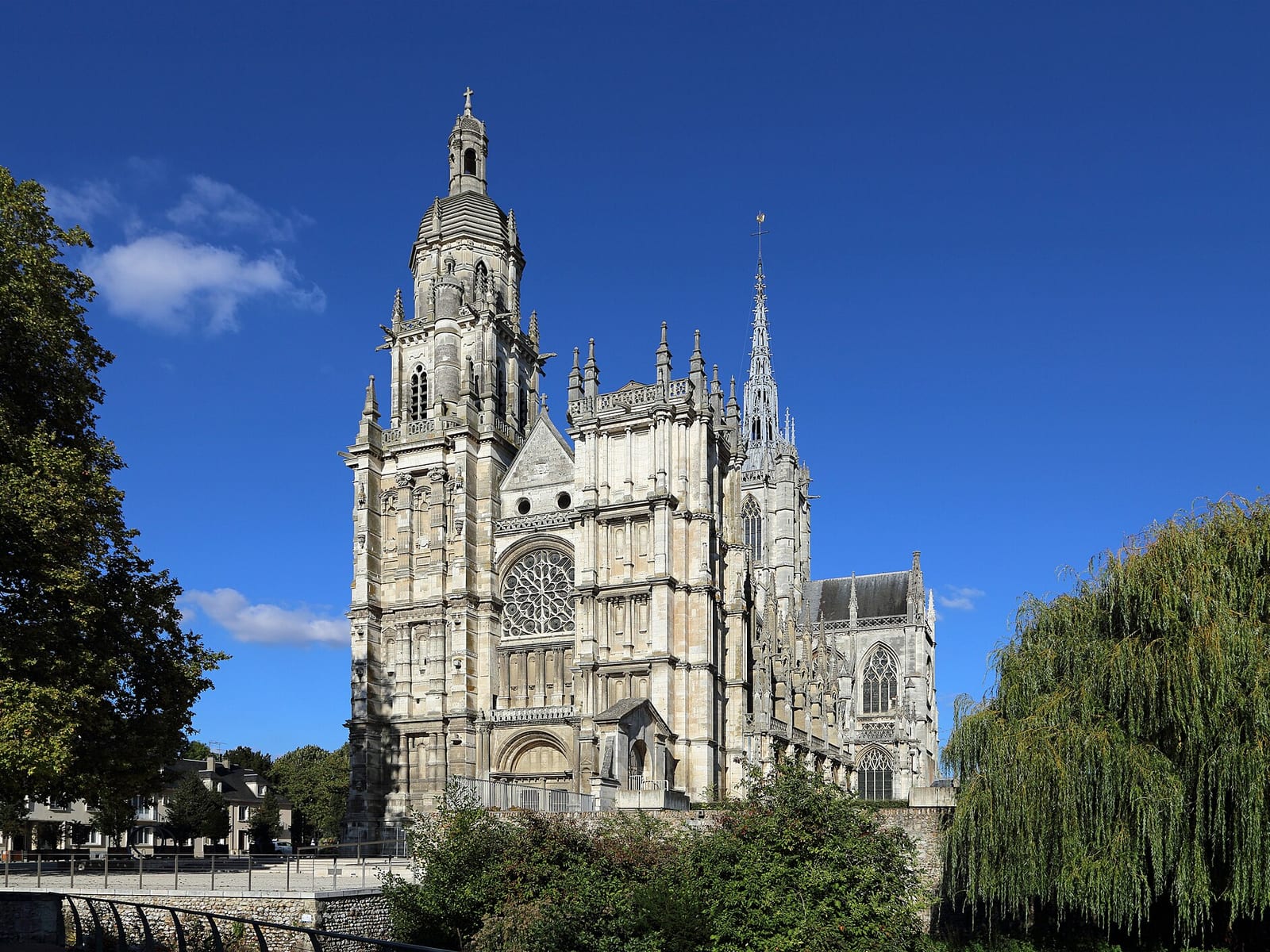 Cathédrale Notre-Dame d'Évreux — édifice religieux à Évreux (Eure (27)) (27), monument historique (Classé MH)