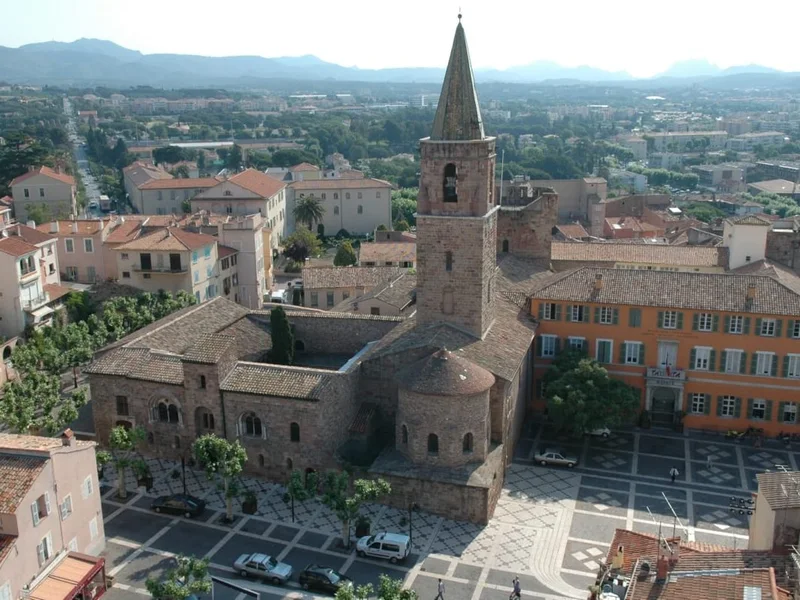 Cathédrale Saint-Léonce de Fréjus — édifice religieux à Fréjus (83), monument historique (Classé MH) — vue 3