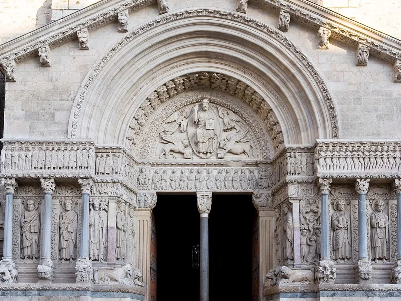 Cathédrale Saint-Trophime d'Arles — édifice religieux à Arles (13), monument historique (Classé MH) — vue 2